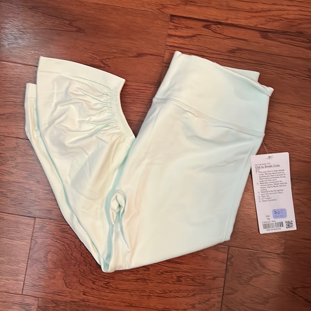 NWT Lululemon Ebb to street crop size 10